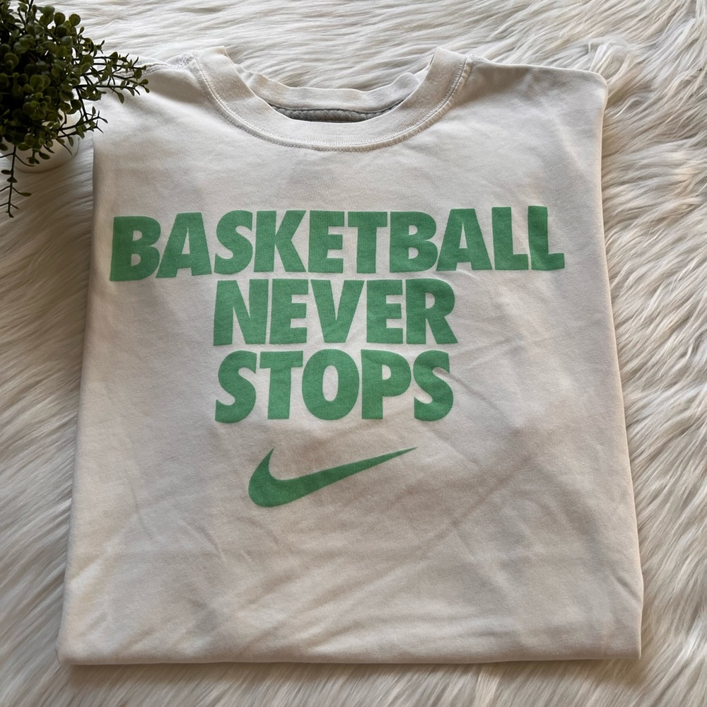 ▪️NIKE▪️Dri-Fit “Basketball Never Stops”🙌🏀 S/S Men’s Tee ~Sz.M - Picture 5 of 10